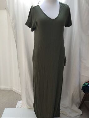 Olive V-Neck Short Sleeve Maxi Dress size L.